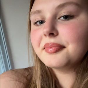 Meet your Posher, Leila